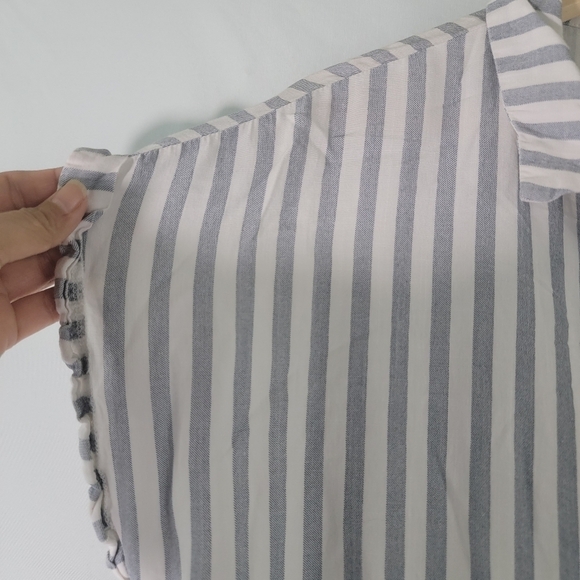 Aakaa Women's Gray/White Striped Romper Sz M Short Sleeve Button Front Tie Waist - Picture 8 of 12